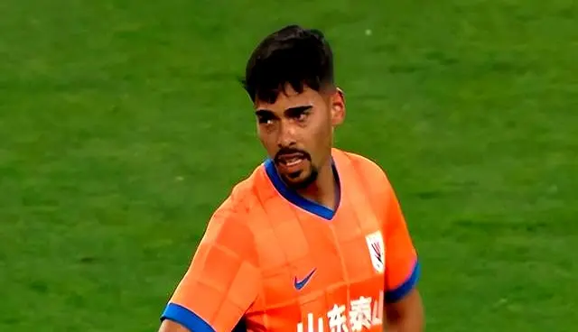 当比赛哨声, 本土双后腰